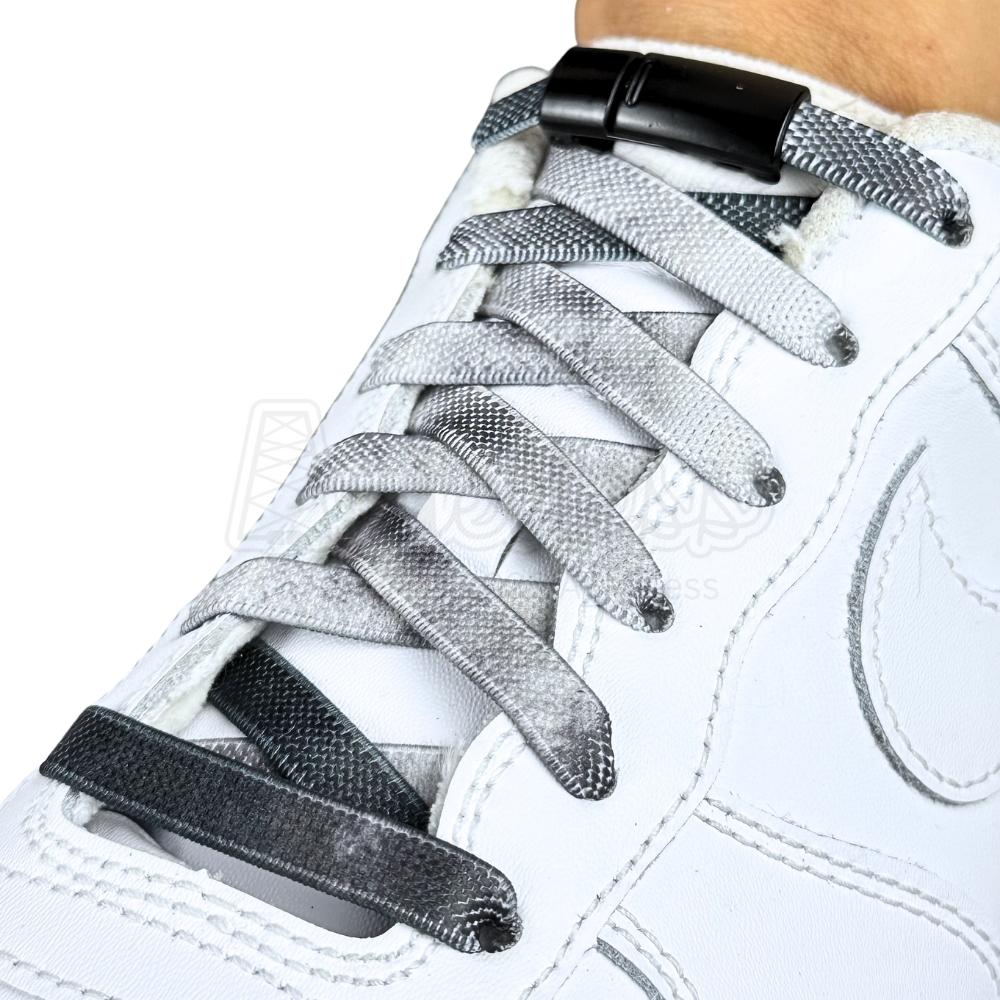 Elastische veters zonder strikken tie-dye 9mm magnetische sluiting zwart wit geregen in witte Nike Air Force 1