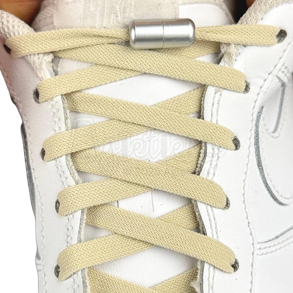 Elastische veters zonder strikken vintage 8mm capsule sluiting beige met stretch uitgerekt