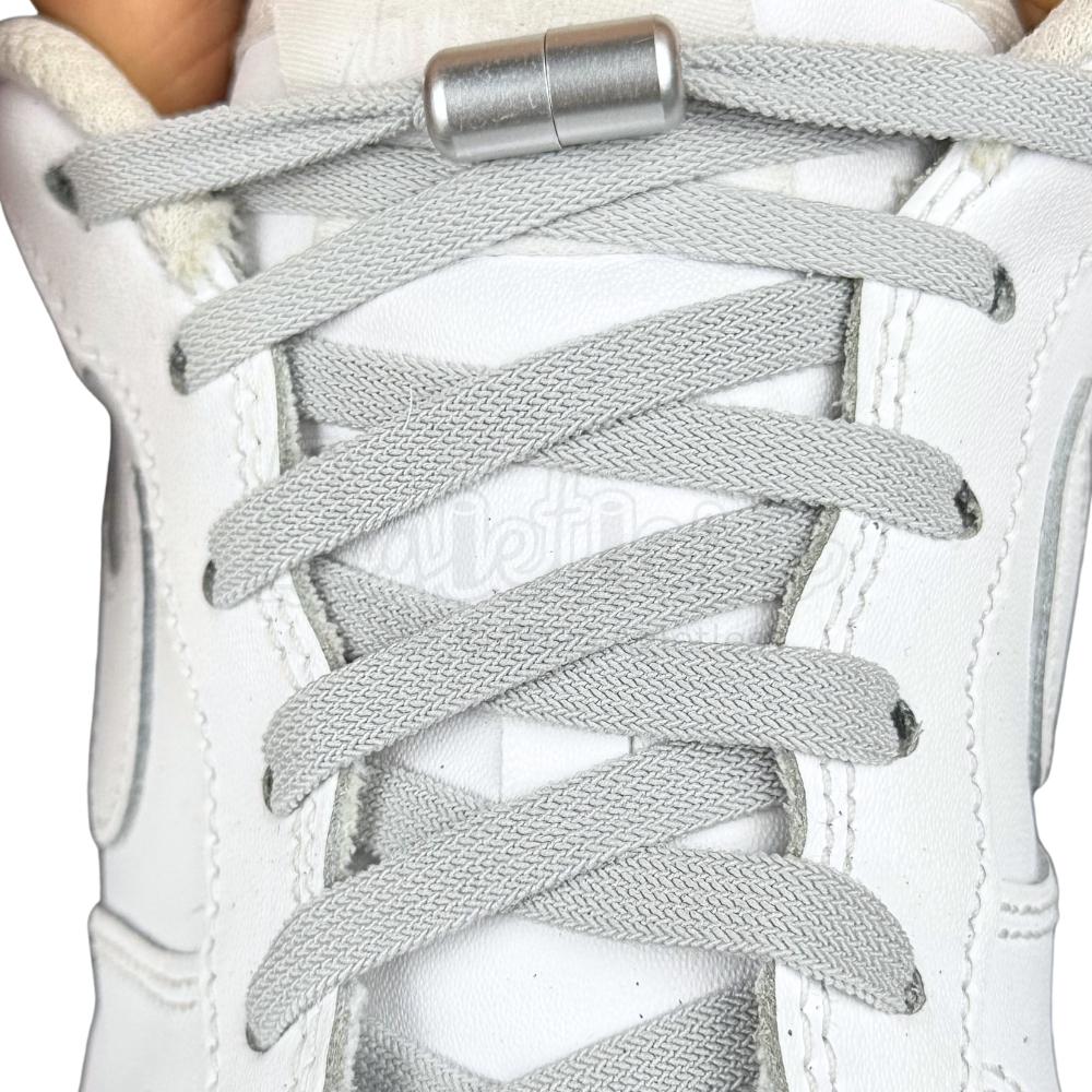 Elastische veters zonder strikken vintage 8mm capsule sluiting grijs met stretch uitgerekt