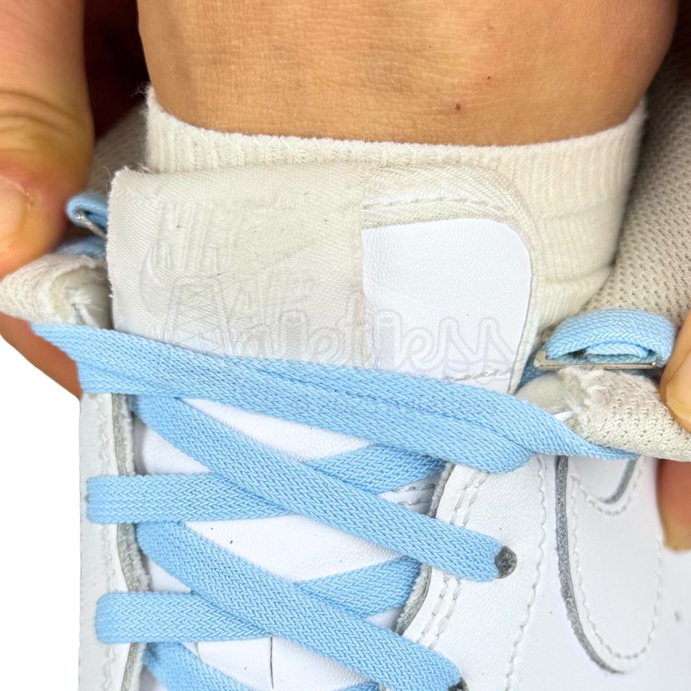 Elastische veters zonder strikken vintage 8mm onzichtbare clipjes lichtblauw detailfoto van hoe de sluiting werkt