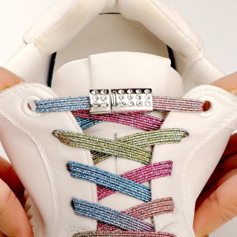Uitgerekte glitter platte elastische veters in snoepkleuren met rhinestone magneetsluiting tonen elasticiteit en glans
