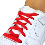 Elastische veters onzichtbaar strikken plat 8mm onzichtbare clipjes rood geregen in witte Nike Air Force 1