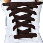 Elastische veters onzichtbaar strikken plat 9mm onzichtbare clipjes donkerbruin met stretch uitgerekt