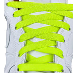 Elastische veters onzichtbaar strikken plat 9mm onzichtbare clipjes fluorescerend groen met stretch uitgerekt