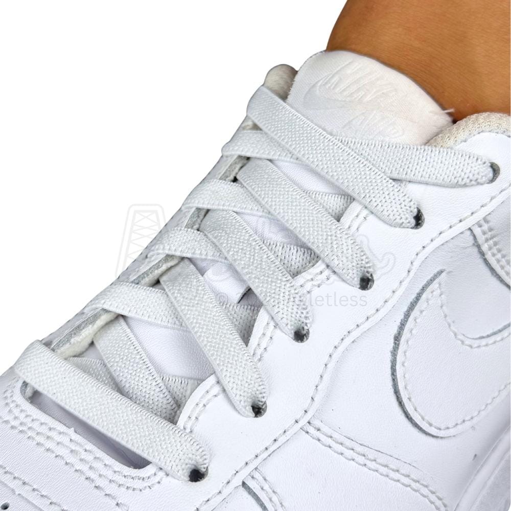 Elastische veters onzichtbaar strikken plat 9mm onzichtbare clipjes wit geregen in witte Nike Air Force 1