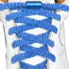 Elastische veters zonder strikken fluffy 7mm capsule sluiting blauw met stretch uitgerekt