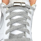 Elastische veters zonder strikken fluffy 7mm magnetische sluiting grijs met stretch uitgerekt