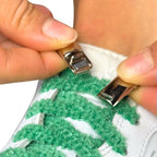 Elastische veters zonder strikken fluffy 7mm magnetische sluiting groen detailfoto van hoe de sluiting werkt