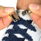 Elastische veters zonder strikken fluffy 7mm magnetische sluiting marineblauw detailfoto van hoe de sluiting werkt