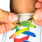Elastische veters zonder strikken bling bling 6mm haak sluiting groen regenboog detailfoto van hoe de sluiting werkt