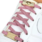 Elastische veters zonder strikken bling bling 6mm haak sluiting roze geregen in witte Nike Air Force 1