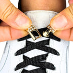 Elastische veters zonder strikken bling bling 6mm haak sluiting zwart detailfoto van hoe de sluiting werkt