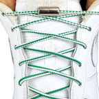 Elastische veters zonder strikken driehoek 3mm capsule sluiting wit groen met stretch uitgerekt