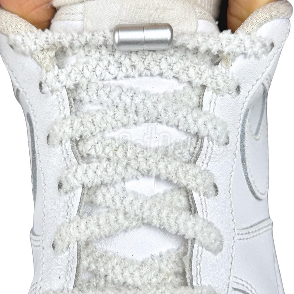 Elastische veters zonder strikken fluffy 7mm capsule sluiting wit met stretch uitgerekt