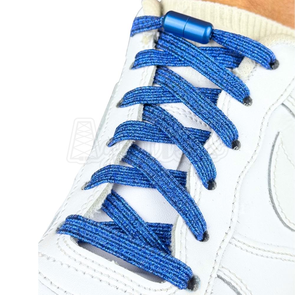 Elastische veters zonder strikken glitter 6mm capsule sluiting blauw geregen in witte Nike Air Force 1