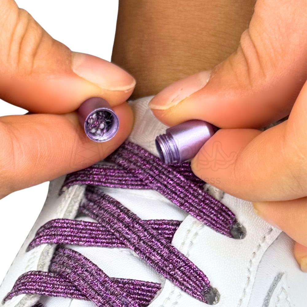 Elastische veters zonder strikken glitter 6mm capsule sluiting paars detailfoto van hoe de sluiting werkt