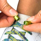 Elastische veters zonder strikken glitter 6mm capsule sluiting splash detailfoto van hoe de sluiting werkt