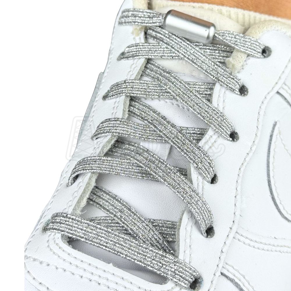 Elastische veters zonder strikken glitter 6mm capsule sluiting zilver geregen in witte Nike Air Force 1