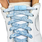 Elastische veters zonder strikken paisley 9mm magnetische sluiting hemelsblauw wit met stretch uitgerekt