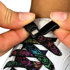 Elastische veters zonder strikken paisley 9mm magnetische sluiting zwart kleurig detailfoto van hoe de sluiting werkt