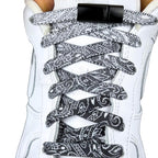 Elastische veters zonder strikken paisley 9mm magnetische sluiting zwart wit met stretch uitgerekt