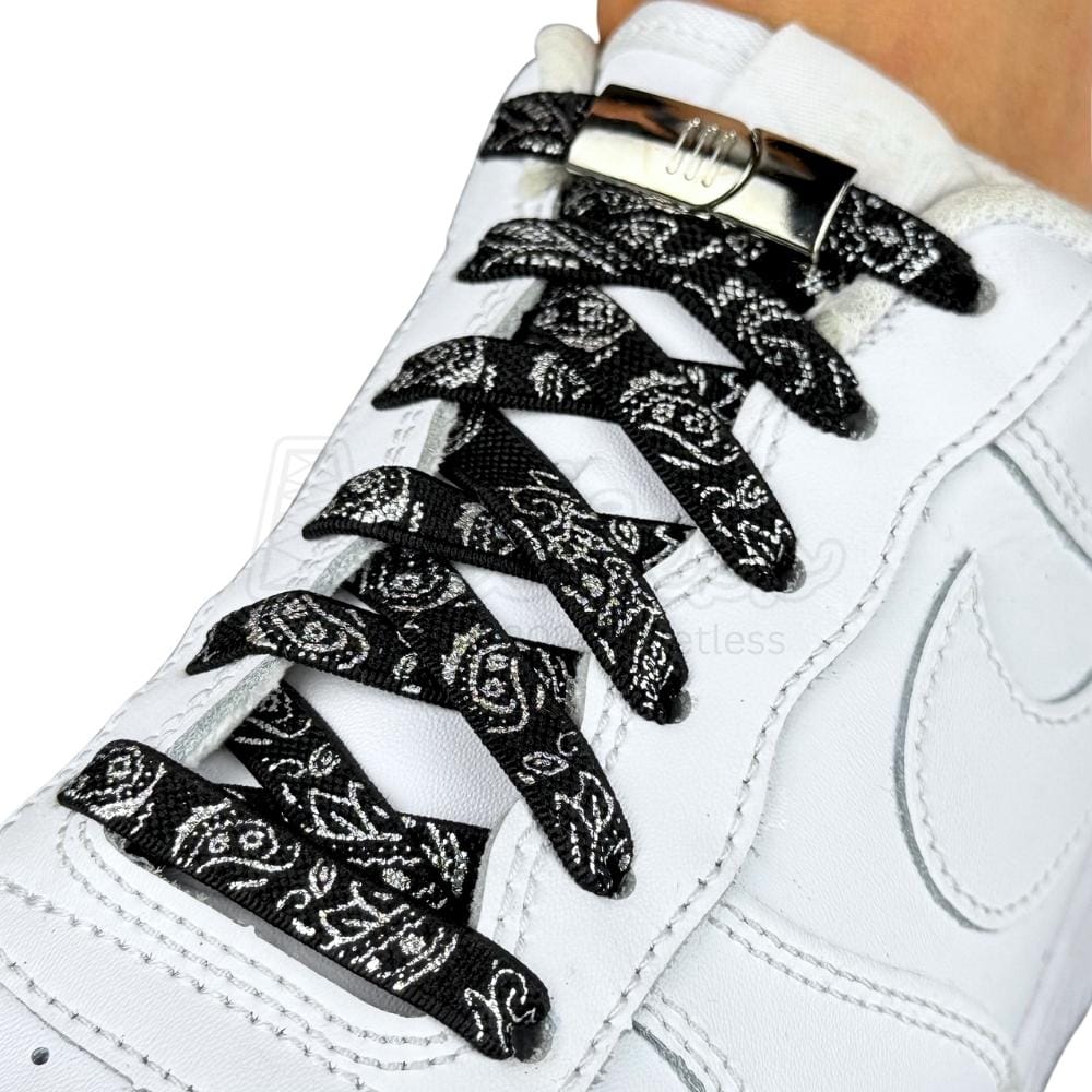 Elastische veters zonder strikken paisley 9mm magnetische sluiting zwart zilver geregen in witte Nike Air Force 1