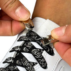 Elastische veters zonder strikken paisley 9mm magnetische sluiting zwart zilver detailfoto van hoe de sluiting werkt