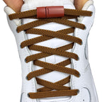 Elastische veters zonder strikken plat 6mm magnetische sluiting bruin met stretch uitgerekt