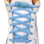 Elastische veters zonder strikken plat 6mm magnetische sluiting hemelsblauw met stretch uitgerekt