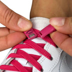 Elastische veters zonder strikken plat 6mm magnetische sluiting rozenrood detailfoto van hoe de sluiting werkt