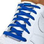 Elastische veters zonder strikken plat 6mm metalen draai capsule blauw geregen in witte Nike Air Force 1