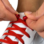 Elastische veters zonder strikken plat 6mm metalen draai capsule rood detailfoto van hoe de sluiting werkt