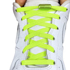 Elastische veters zonder strikken plat 7mm capsule sluiting fluorescerend groen met stretch uitgerekt