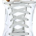 Elastische veters zonder strikken plat 7mm capsule sluiting grijs met stretch uitgerekt