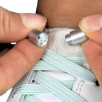 Elastische veters zonder strikken plat 7mm capsule sluiting lichtgroen detailfoto van hoe de sluiting werkt