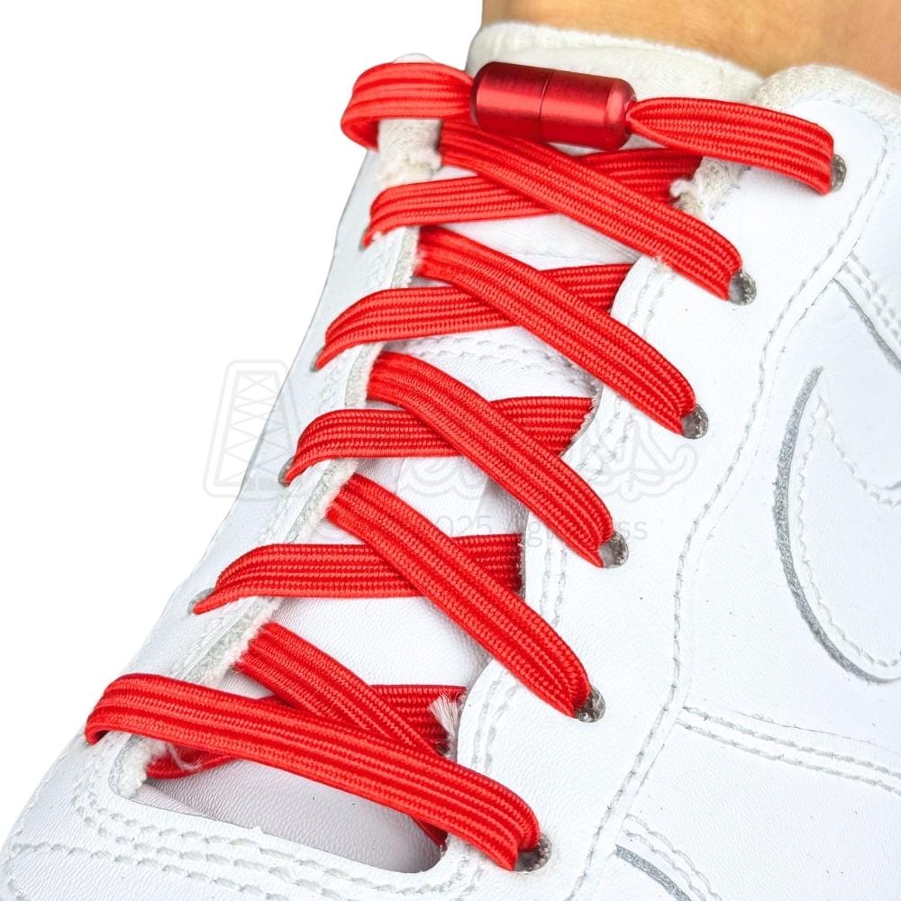 Elastische veters zonder strikken plat 7mm capsule sluiting rood geregen in witte Nike Air Force 1