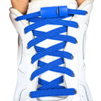 Elastische veters zonder strikken plat 7mm magnetische sluiting blauw met stretch uitgerekt