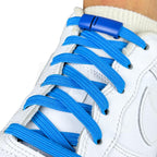 Elastische veters zonder strikken plat 7mm magnetische sluiting hemelsblauw geregen in witte Nike Air Force 1