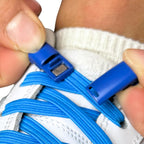 Elastische veters zonder strikken plat 7mm magnetische sluiting hemelsblauw detailfoto van hoe de sluiting werkt