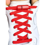 Elastische veters zonder strikken plat 7mm magnetische sluiting rood met stretch uitgerekt