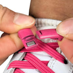 Elastische veters zonder strikken plat 7mm magnetische sluiting rozenrood detailfoto van hoe de sluiting werkt