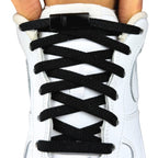 Elastische veters zonder strikken plat 8mm magnetische sluiting zwart met stretch uitgerekt