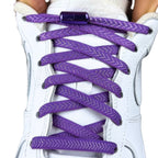 Elastische veters zonder strikken plat 8mm metalen draai capsule paars met stretch uitgerekt