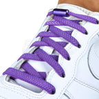 Elastische veters zonder strikken plat 8mm metalen draai capsule paars geregen in witte Nike Air Force 1