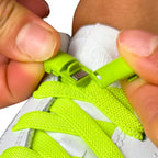 Elastische veters zonder strikken plat 9mm magnetische sluiting fluorescerend groen detailfoto van hoe de sluiting werkt