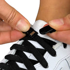 Elastische veters zonder strikken plat 9mm magnetische sluiting zwart detailfoto van hoe de sluiting werkt