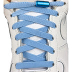 Elastische veters zonder strikken plat 9mm metalen draai capsule hemelsblauw met stretch uitgerekt