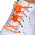 Elastische veters zonder strikken reflecterend 3mm lock sluiting oranje geregen in witte Nike Air Force 1
