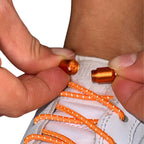 Elastische veters zonder strikken reflecterend 3mm capsule sluiting oranje detailfoto van hoe de sluiting werkt