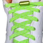 Elastische veters zonder strikken reflecterend 7mm capsule sluiting fluorescerend groen geregen in witte Nike Air Force 1